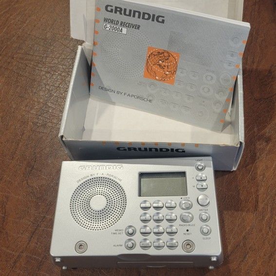 Grundig World Receiver G-2000A FM Stereo Short Wave Radio. Pre-owned, in 
good working and cosmetic shape