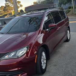 Pacifica Chrysler Red Color  8 Pasajeros