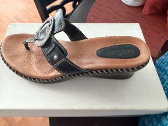 Women sandals size 8