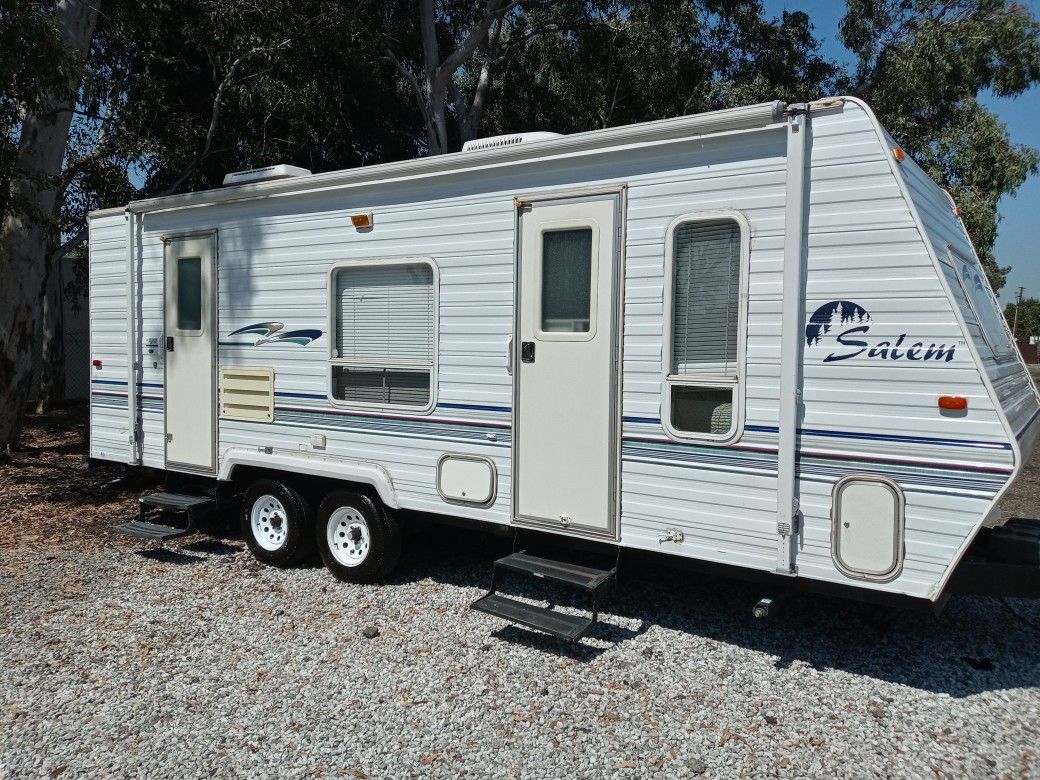 Selling my 2001 Salem Lite 23 ft double door with a slide out super nice in and out