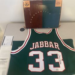 Kareem Abdul-Jabbar UDA Upperdeck Signed Autograph M&N 1971-72 Jersey 83/133 BOX