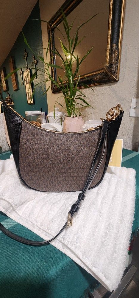 New Mk Medium Purse