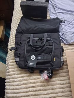 Rhinowalk Motorcycle Side Bag (model MTR2050) featuring a 25L waterproof, expandable design.The pannier includes a quick-release system designed to fi
