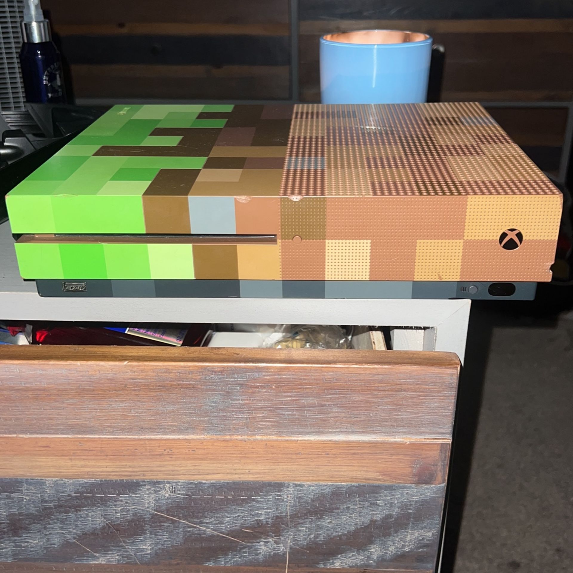 minecraft xbox one S 1tb Limited Edition