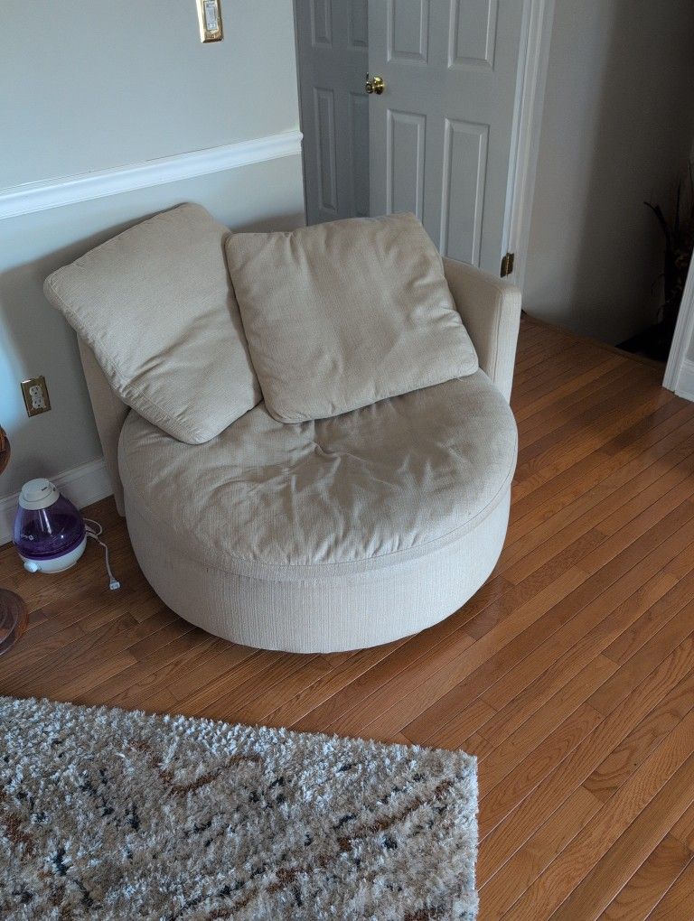 Cozy Beige Oversized Round Swivel Chair – Like a Hug in Furniture Form. Neutral Beige