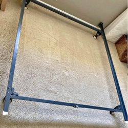 QUEEN SIZE METAL BED FRAME 