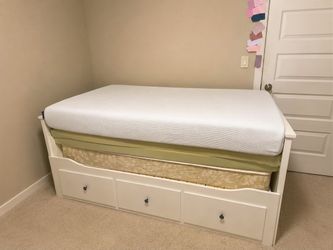 White Twin Daybed with Storage Drawers