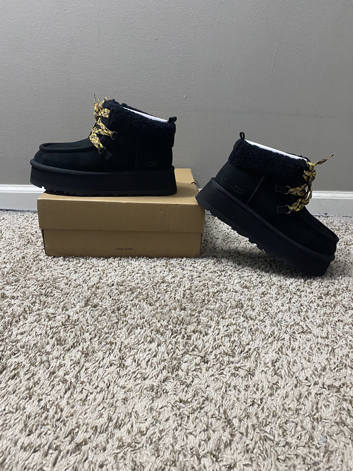 Women’s UGG Boots Sz 9 Brand New!