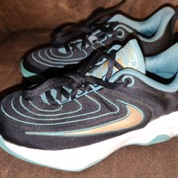 Boys Nike "Giannis Immortality 4" Size 2y