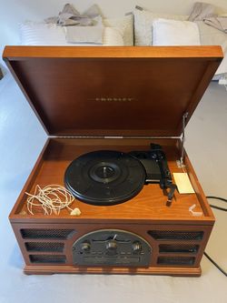 Crosley all-in-one entertainment center / record player
