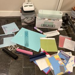 Cricut Explore Air 2 Easy Press 2 Omnigrid Mat Transfer sheets Extra Mats Rolls of Vinyl everything in the pictures is included