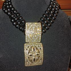 Women's Black Beaded Necklace With Pendant 