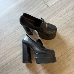 Black Heels Versache
