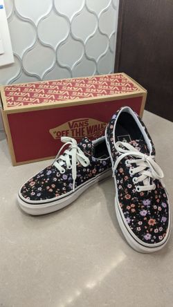 **New Vans Era Classic Black With Flowers Shoes.Womens Size 7.5/ Mens Size 6 **$50 firm