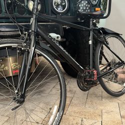 Black Trek Seven.Two FX Bike