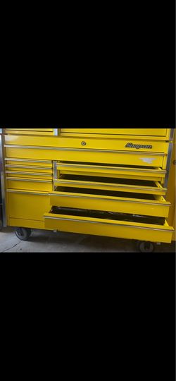 Bottom snap on toolbox
