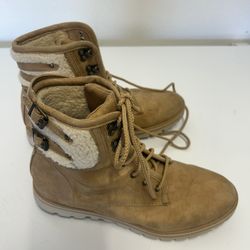 Women’s Boots. $10