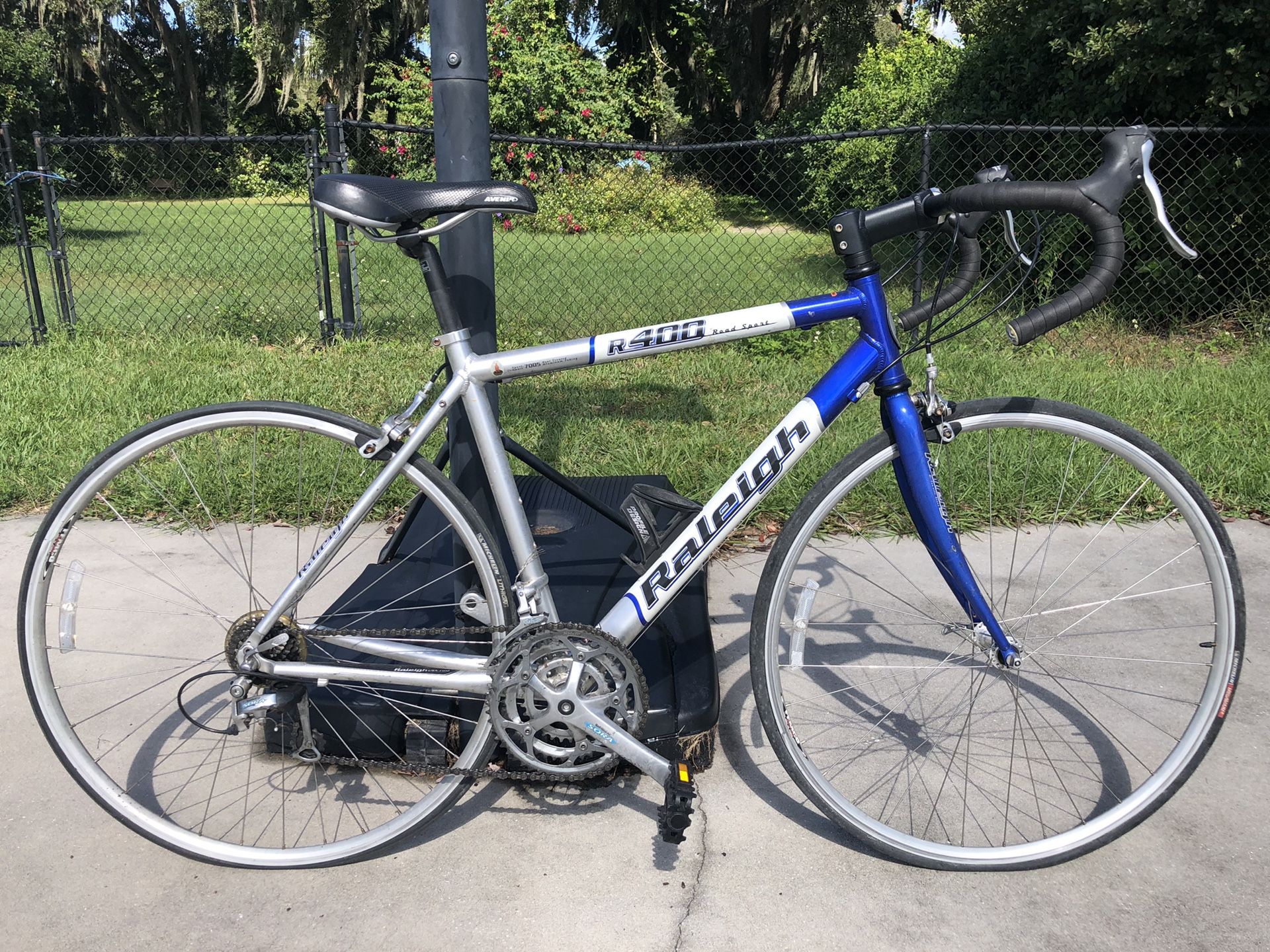 Raleigh R400 road bike for Sale in Valrico FL OfferUp