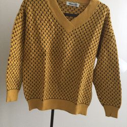 Women’s Sweater (New)