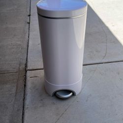 Munchkin Diaper Pail