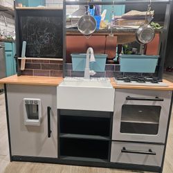 Play Kitchen