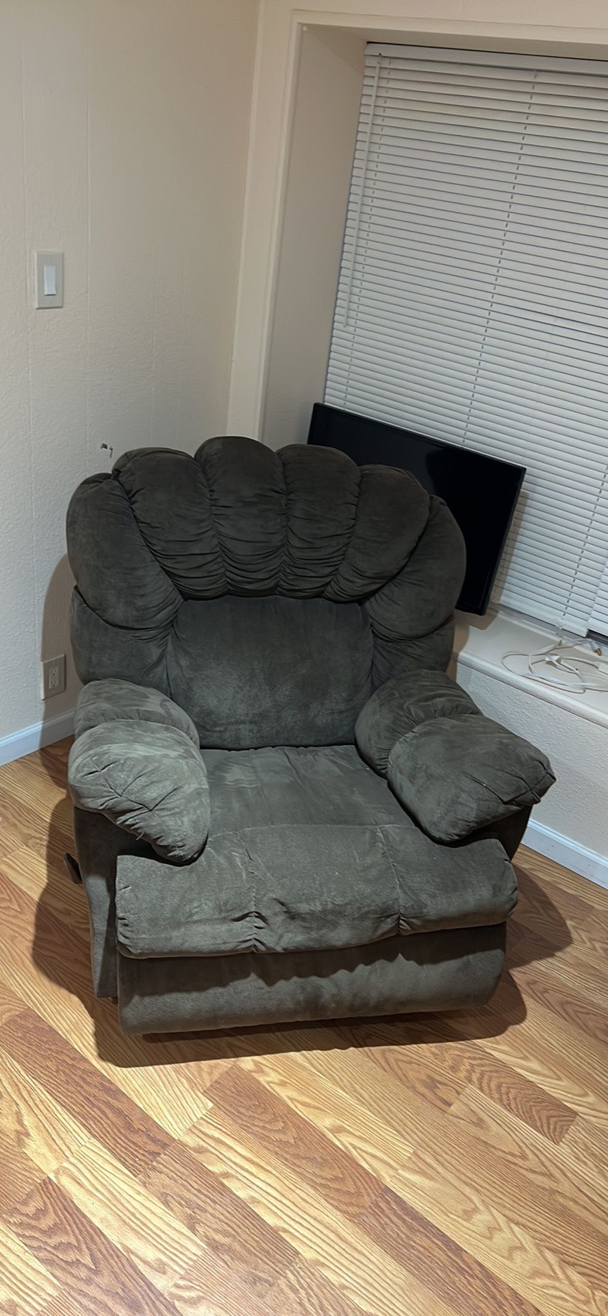 BEST OFFER Comfortable cushy recliner chair