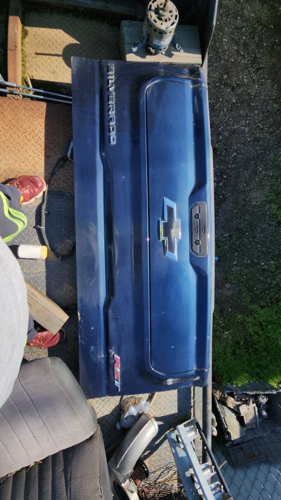 GET THAT  TAIL... Gate