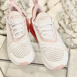 Nike 270 Air Max Size 4Y or 5.5 women. 