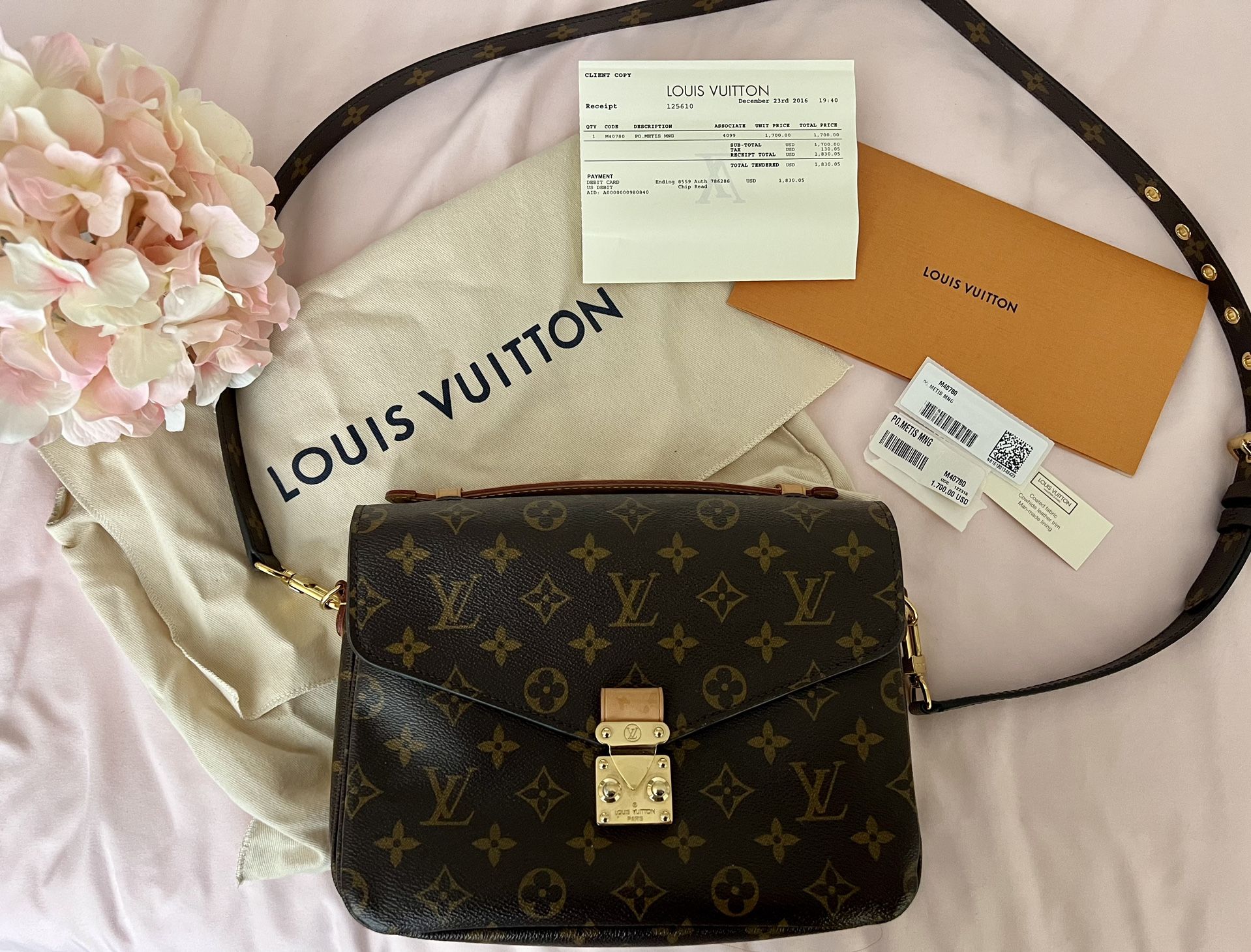 LOUIS VUITTON Pochette Métis Bag