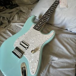 tom delonge stratocaster 