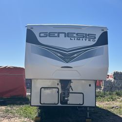 2023 Genesis Supreme 5th Wheel