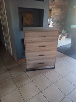 Dresser $25 Like New And Lamp $25 Like New Marble Base Very Sturdy Very Clean Very Nice