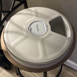 Programmable 6cup Feeder 