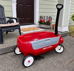 Radio Flyer Red Wagon with fold down seats