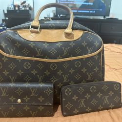 Iouis Vuitton Purse And Wallet 