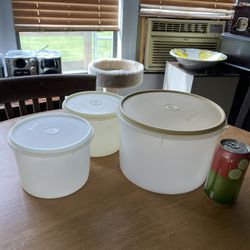 Tupperware tub style containers. 9”x6” $6. 6” x 4 1/2” $4 and $2. Rochester wa