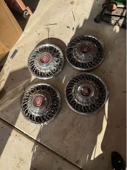 Cadillac hub caps