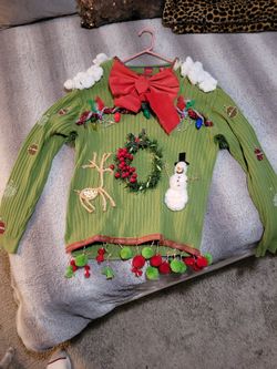 UGLY CHRISTMAS SWEATER