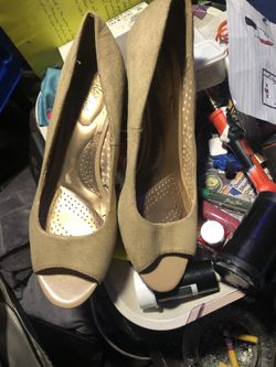 Beige wedge peep toe heels size 10