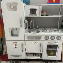 Children’s Play Kitchen With Accessories