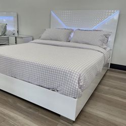 Brand New Queen  Led Bed with Mattress / Cama Queen con COLCHON y Luces Led Nuevo a Estrenar … Fast 🚚