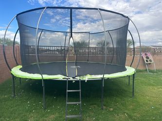Large 16 ft trampoline with net