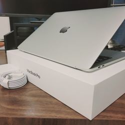 MacBook Pro Laptop, Touchbar, Core i7, 1TB SSD,  16gb Ram, 16