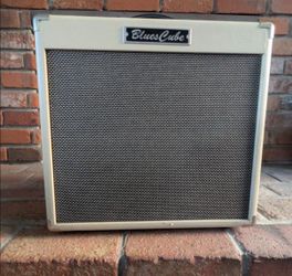 Roland Blues Cube Hot 30-Watt 1x12" Combo Amp -Vantage Blonde