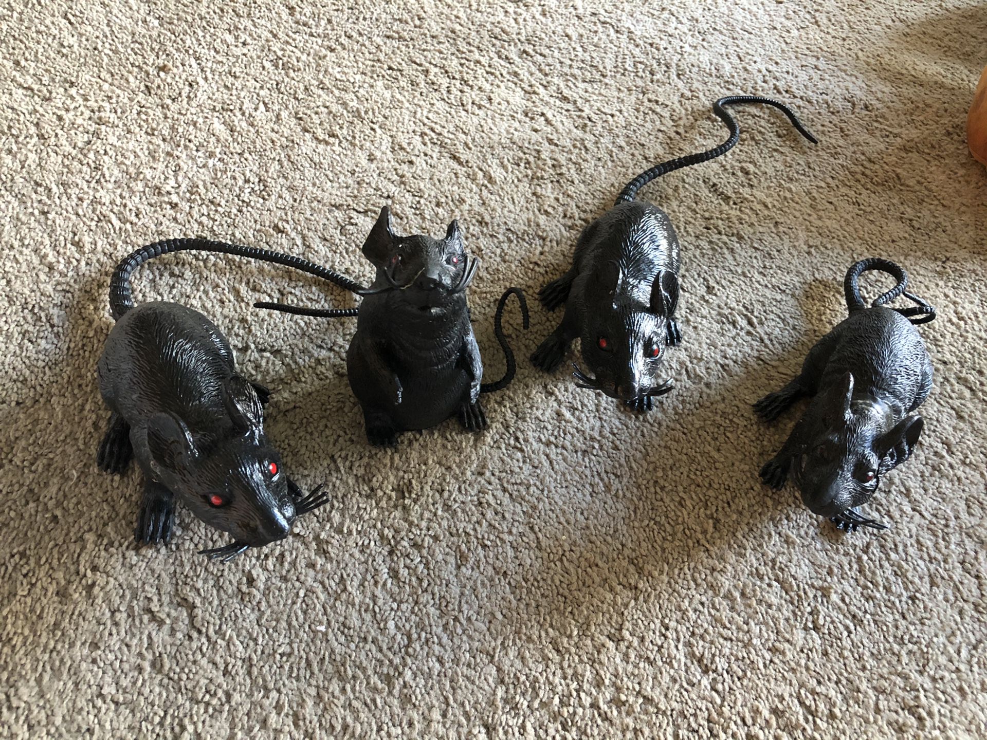 Halloween rubber rat decor