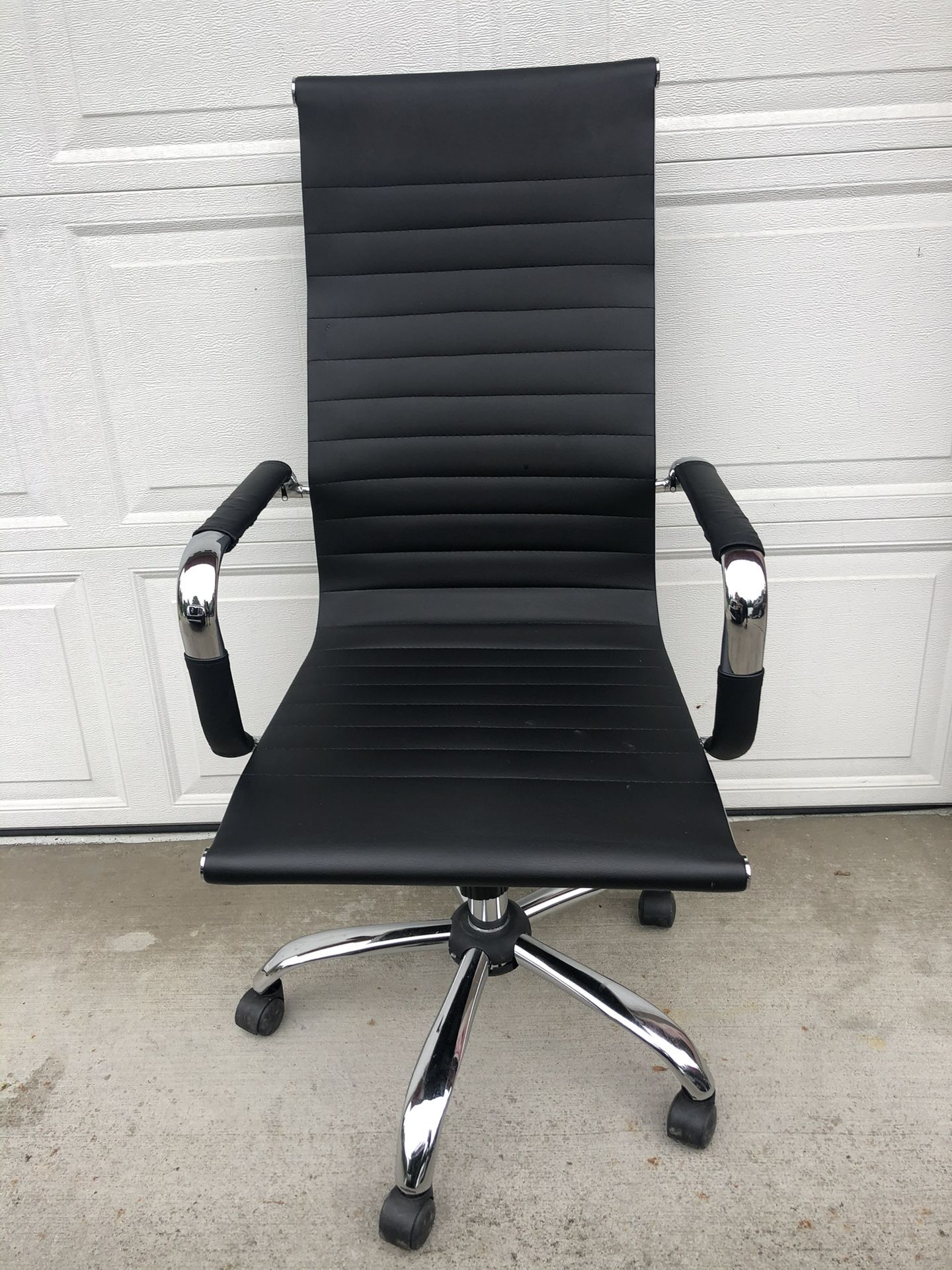 Modern High Back Office Chair Black.