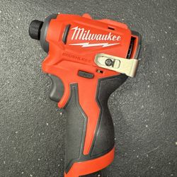 Milwaukee M12 Subcompact 
