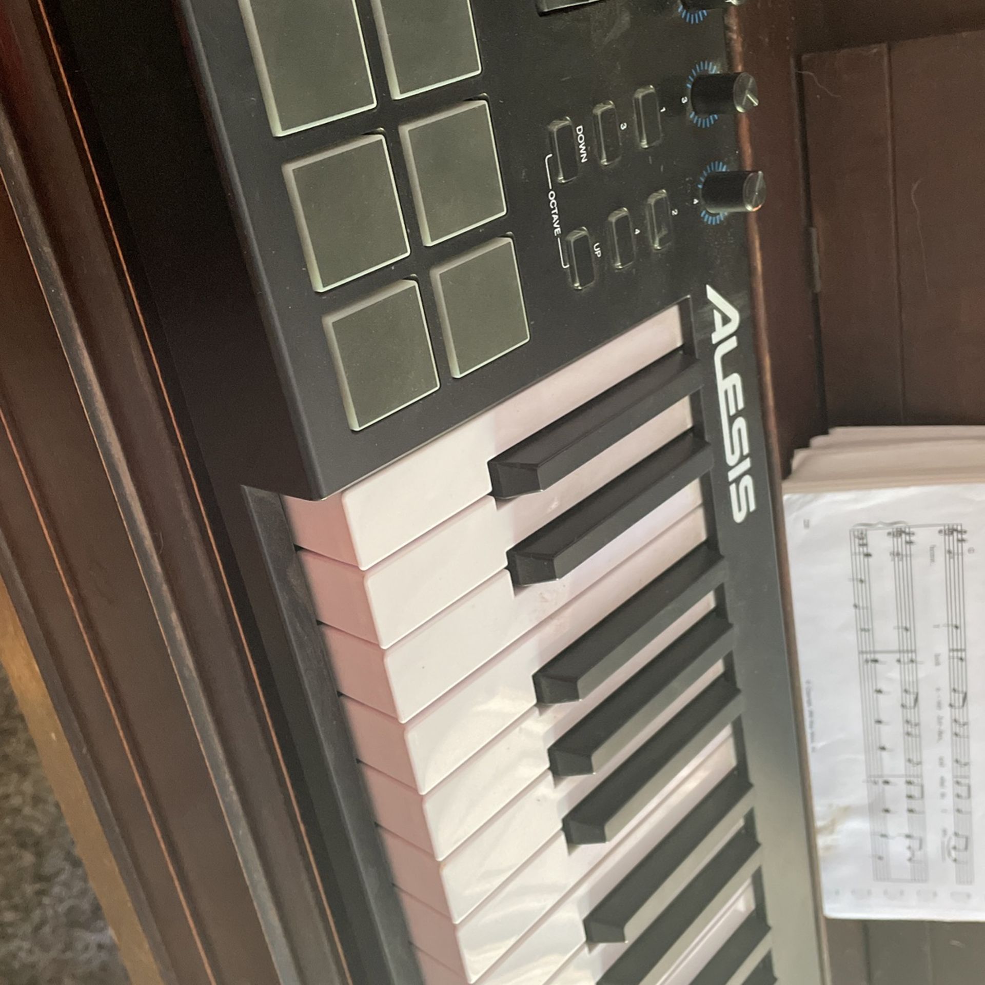 Alesis V49 Synth And Drum pad