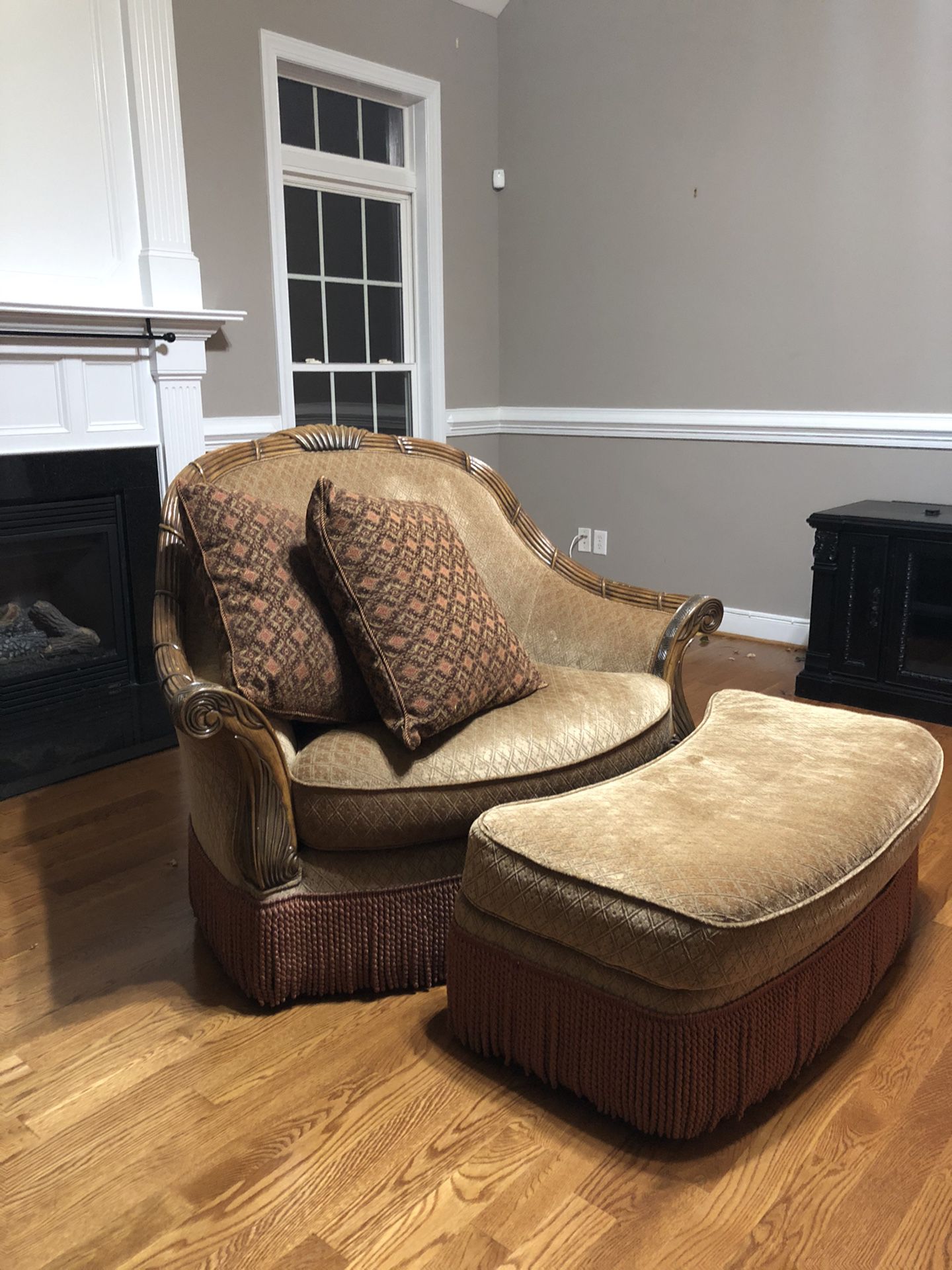 Designer Chair 1/2 With Ottoman And Throw pillows