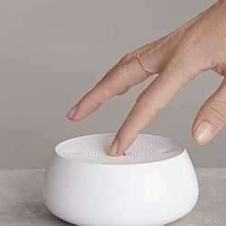 Hatch rest noise smart sound machine with 8 soothing sounds mini white.